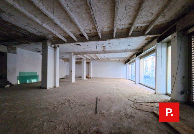 Locale commerciale in affitto a Santa Maria Capua Vetere