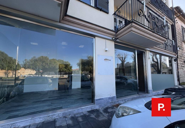 Locale commerciale in affitto a Santa Maria Capua Vetere