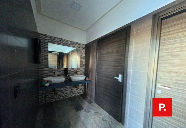 Locale commerciale in affitto a Santa Maria Capua Vetere