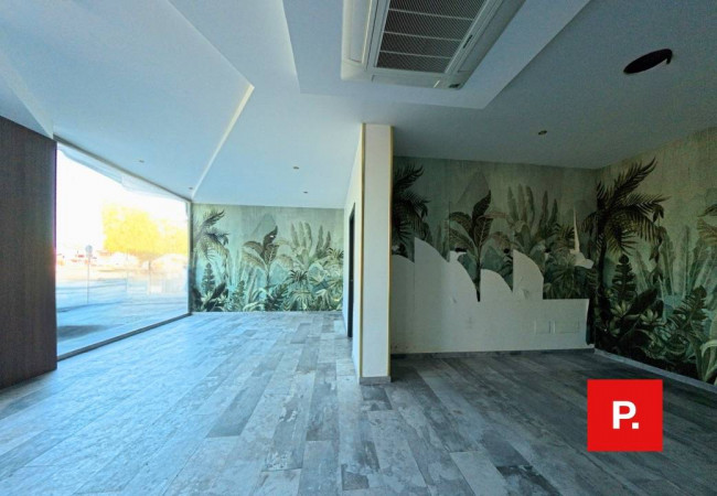 Locale commerciale in affitto a Santa Maria Capua Vetere