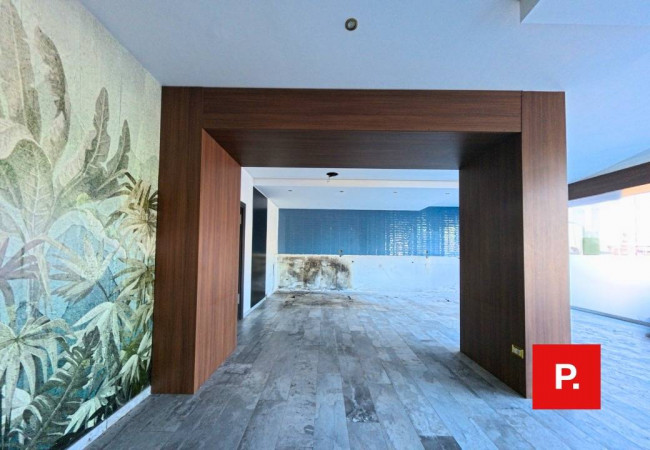 Locale commerciale in affitto a Santa Maria Capua Vetere