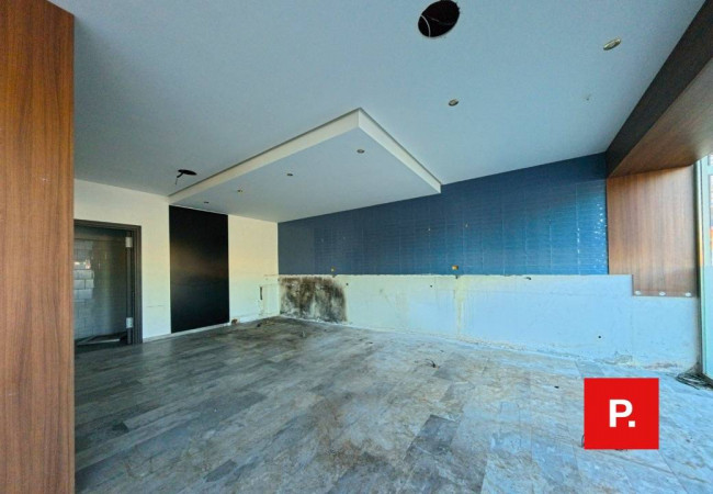 Locale commerciale in affitto a Santa Maria Capua Vetere