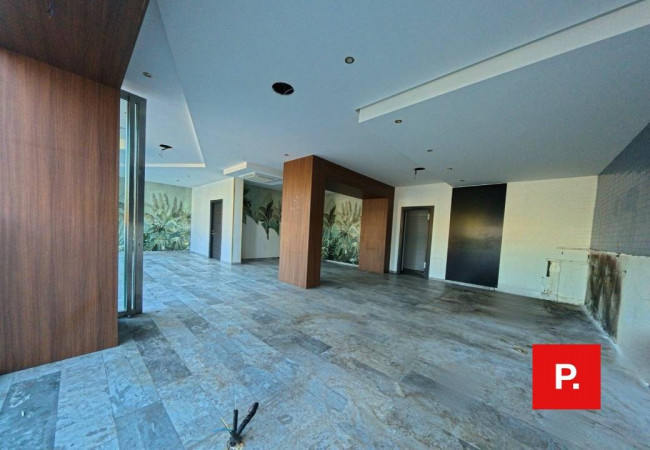 Locale commerciale in affitto a Santa Maria Capua Vetere