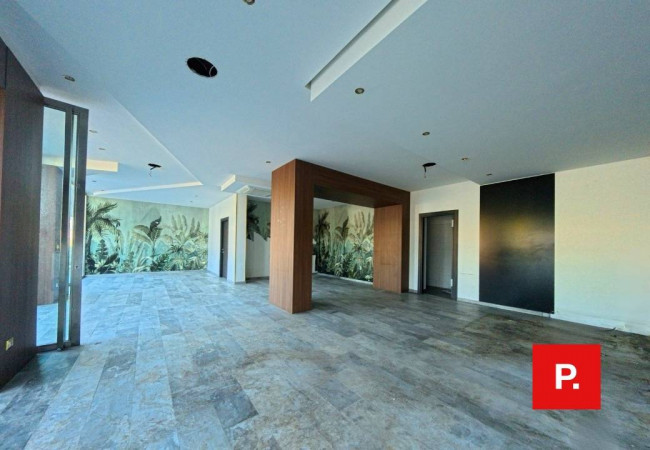 Locale commerciale in affitto a Santa Maria Capua Vetere