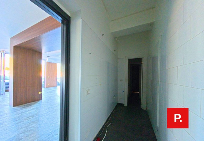 Locale commerciale in affitto a Santa Maria Capua Vetere