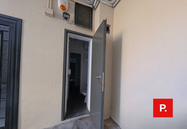 Locale commerciale in affitto a Santa Maria Capua Vetere