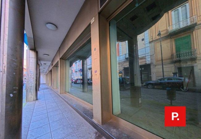 Locale commerciale in affitto a Santa Maria Capua Vetere