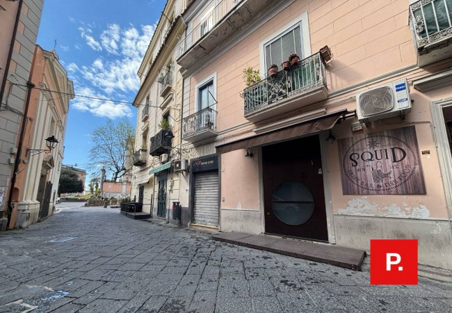 Locale commerciale in affitto a Caserta