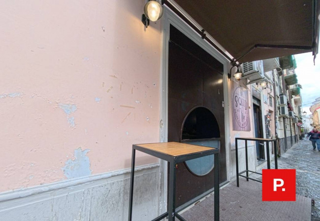 Locale commerciale in affitto a Caserta