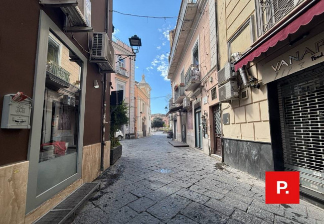 Locale commerciale in affitto a Caserta