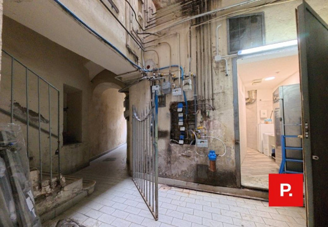 Locale commerciale in affitto a Caserta