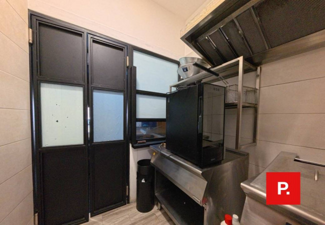 Locale commerciale in affitto a Caserta