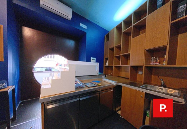 Locale commerciale in affitto a Caserta