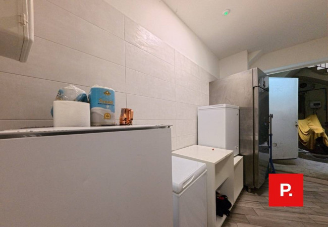 Locale commerciale in affitto a Caserta