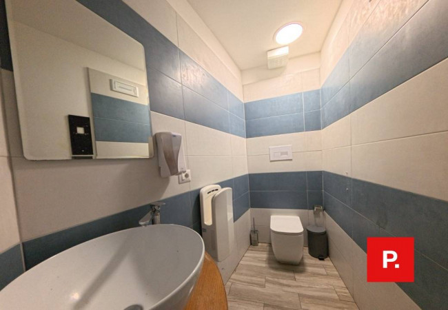 Locale commerciale in affitto a Caserta