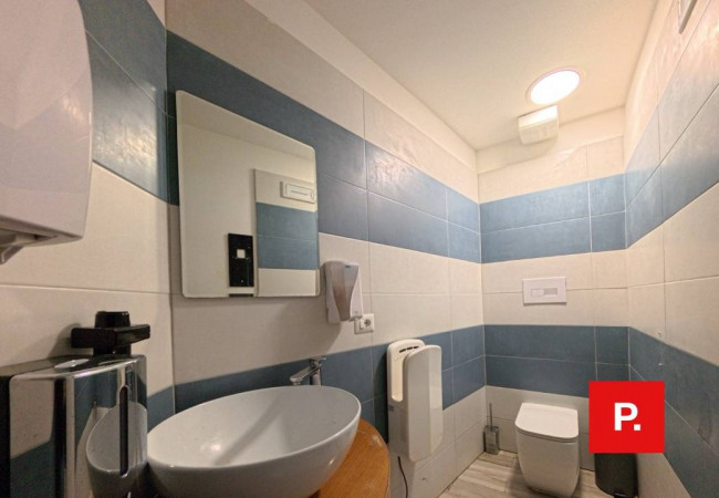 Locale commerciale in affitto a Caserta