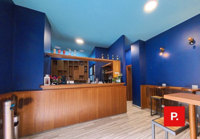 Locale commerciale in affitto a Caserta