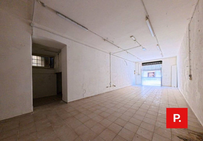 Locale commerciale in affitto a Caserta
