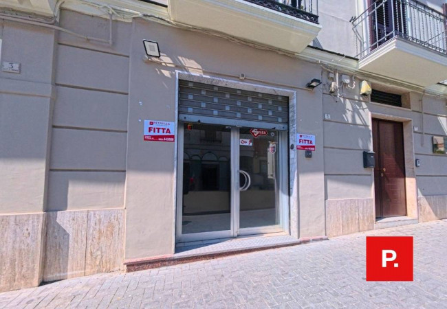 Locale commerciale in affitto a Caserta