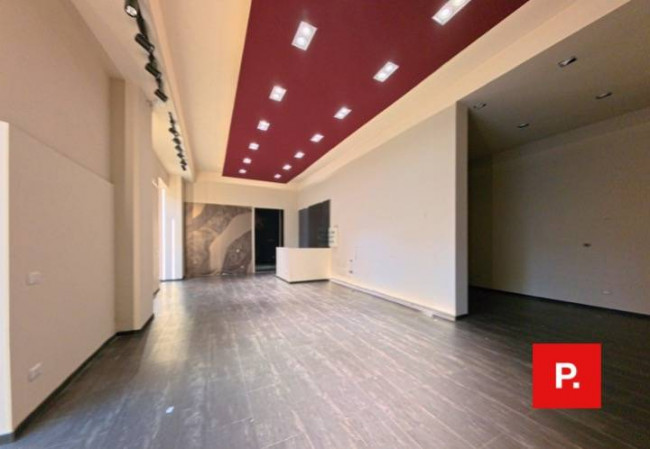 Locale commerciale in affitto a Caserta