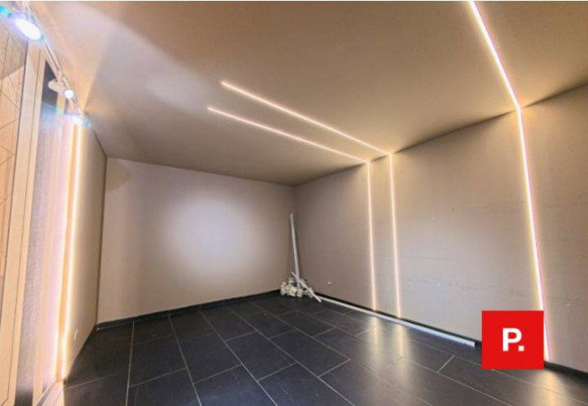 Locale commerciale in affitto a Caserta