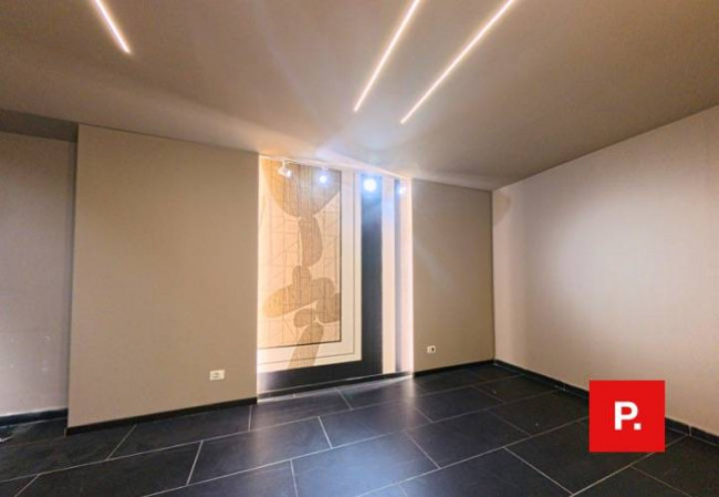 Locale commerciale in affitto a Caserta