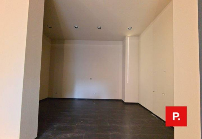 Locale commerciale in affitto a Caserta