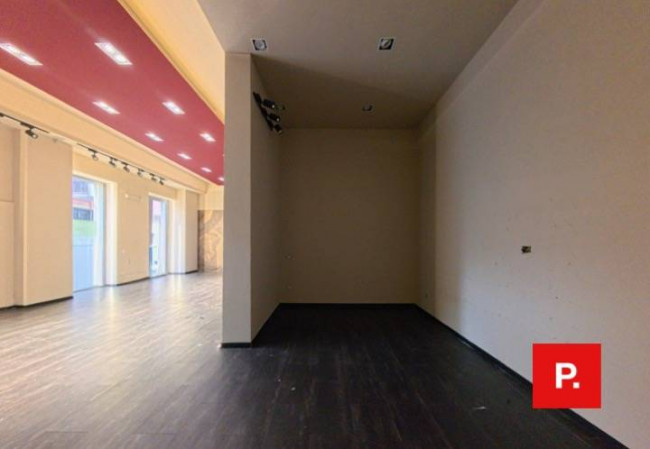 Locale commerciale in affitto a Caserta