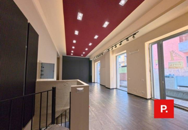 Locale commerciale in affitto a Caserta