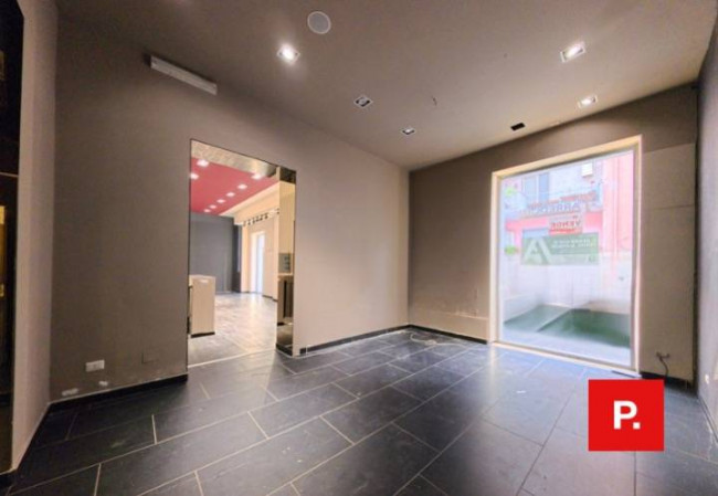 Locale commerciale in affitto a Caserta