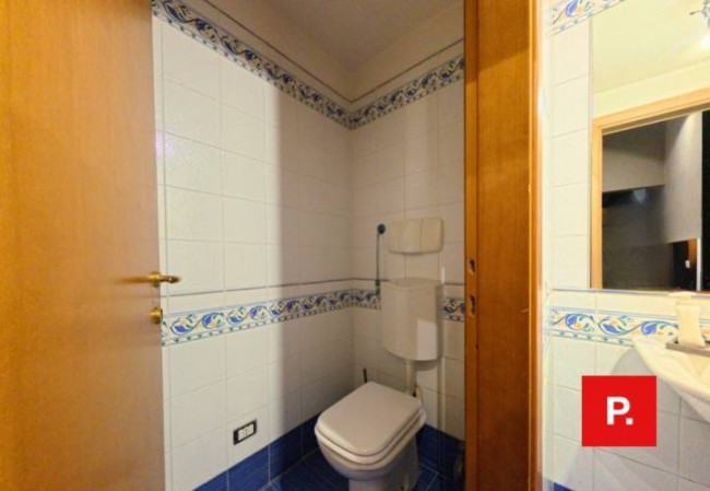 Locale commerciale in affitto a Caserta