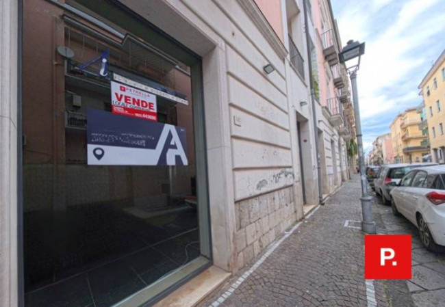Locale commerciale in vendita a Caserta