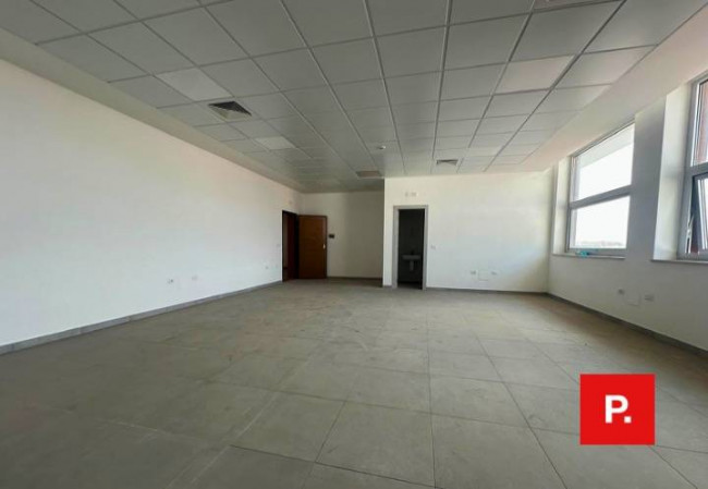 Locale commerciale in affitto a Curti