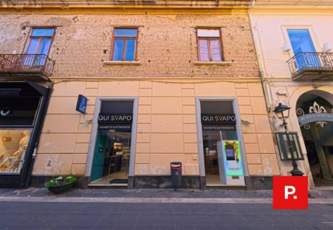 Locale commerciale in affitto a Caserta