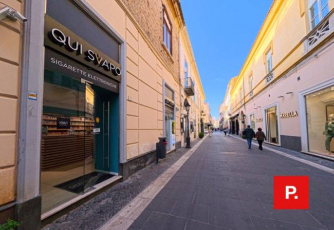 Locale commerciale in affitto a Caserta