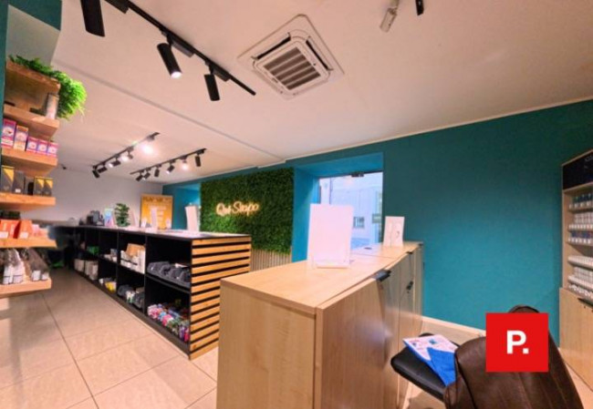 Locale commerciale in affitto a Caserta