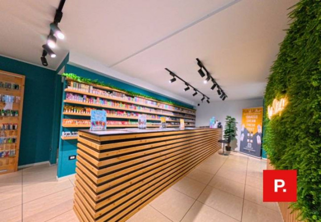 Locale commerciale in affitto a Caserta