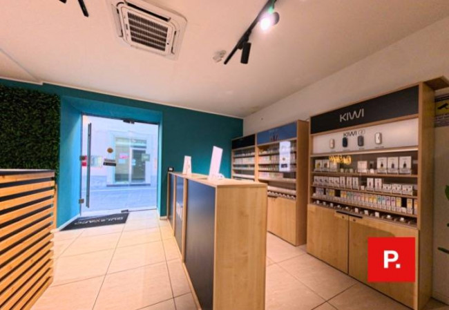 Locale commerciale in affitto a Caserta