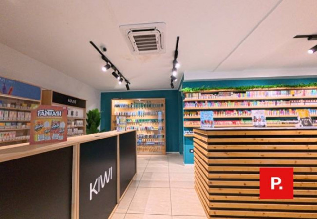 Locale commerciale in affitto a Caserta