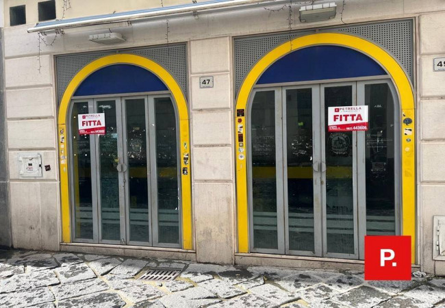 Locale commerciale in affitto a Caserta