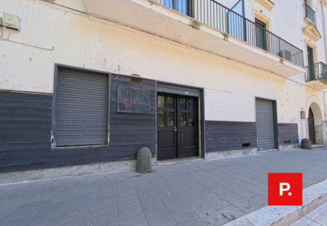Locale commerciale in affitto a Caserta