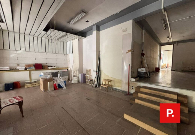 Locale commerciale in affitto a Caserta