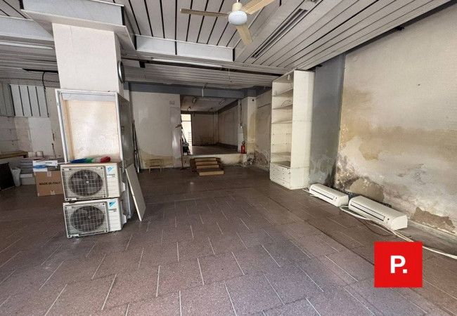 Locale commerciale in affitto a Caserta