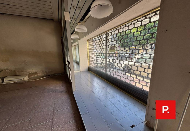 Locale commerciale in affitto a Caserta