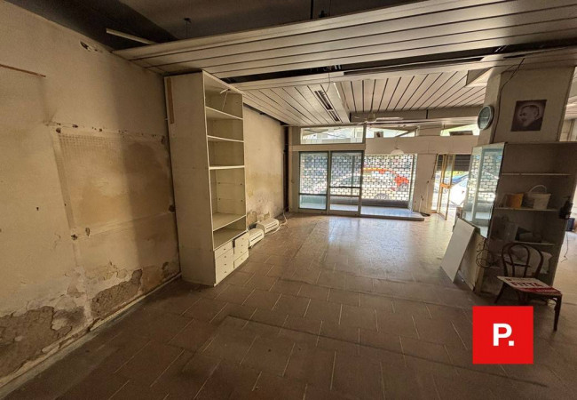 Locale commerciale in affitto a Caserta