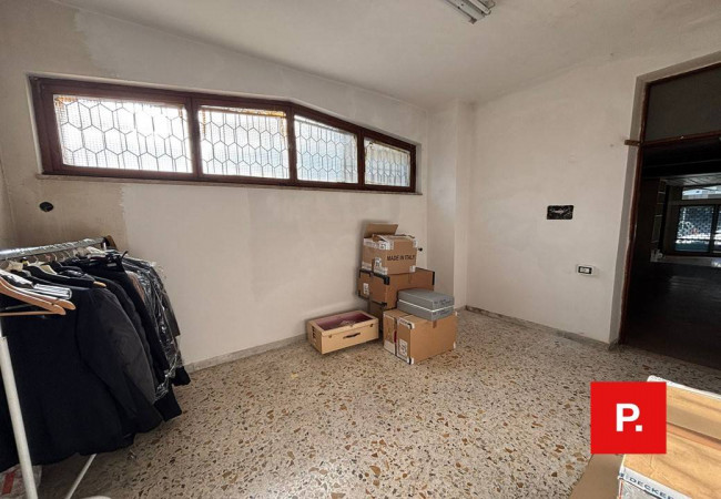 Locale commerciale in affitto a Caserta