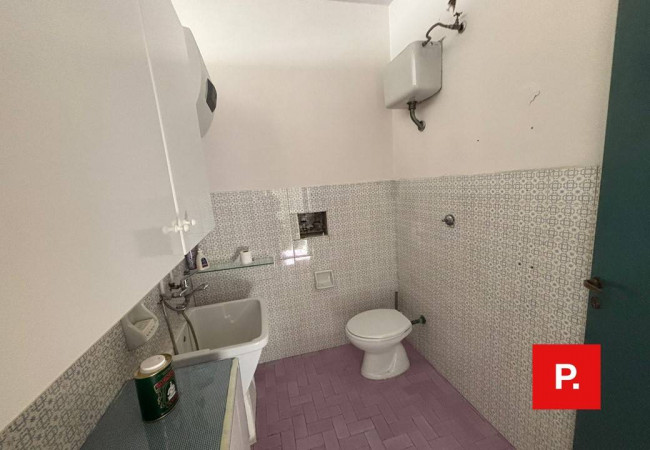 Locale commerciale in affitto a Caserta