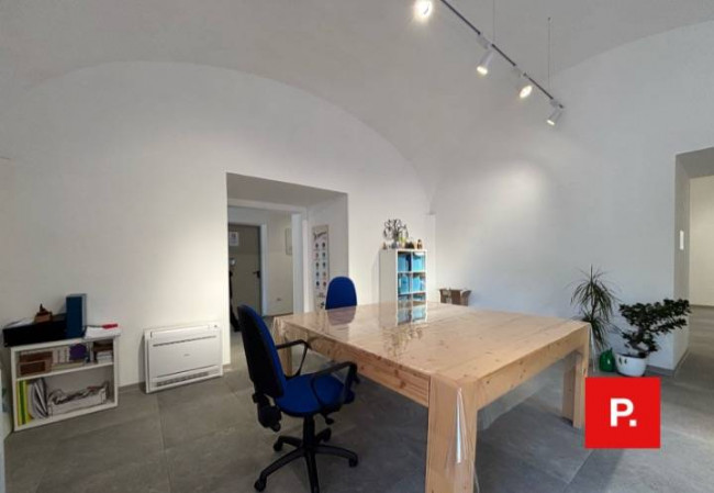 Locale commerciale in affitto a Caserta