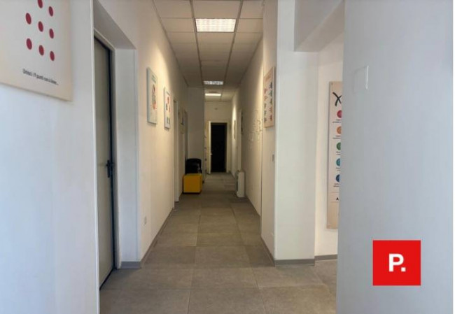 Locale commerciale in affitto a Caserta
