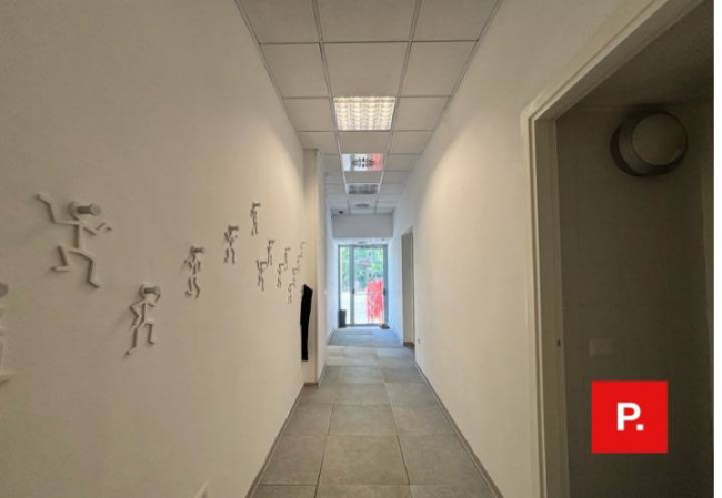 Locale commerciale in affitto a Caserta